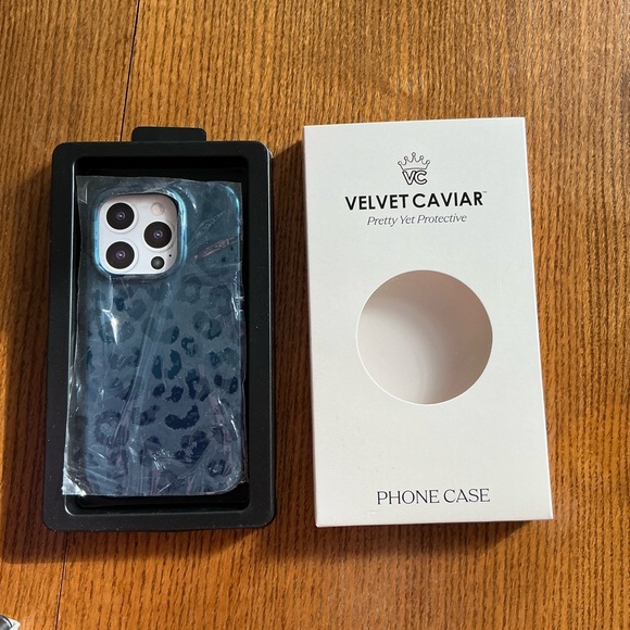 Velvet Caviar Metallic Navy Leopard Phone Case For iPhone 14Pro New - Picture 4 of 4